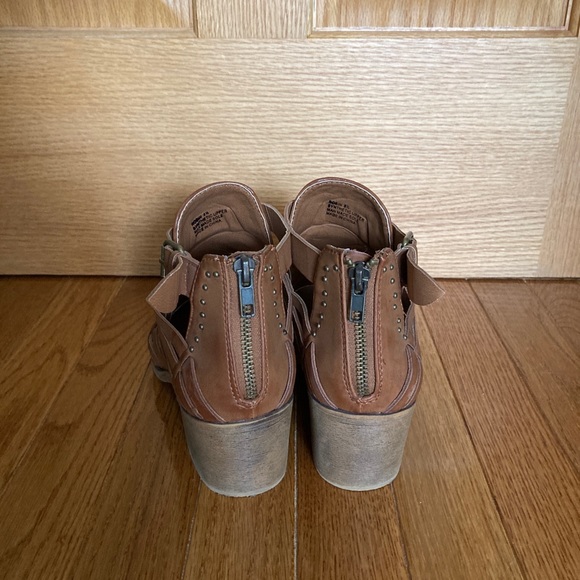 Women’s Brown Heeled Booties size 8.5 - Picture 2 of 6